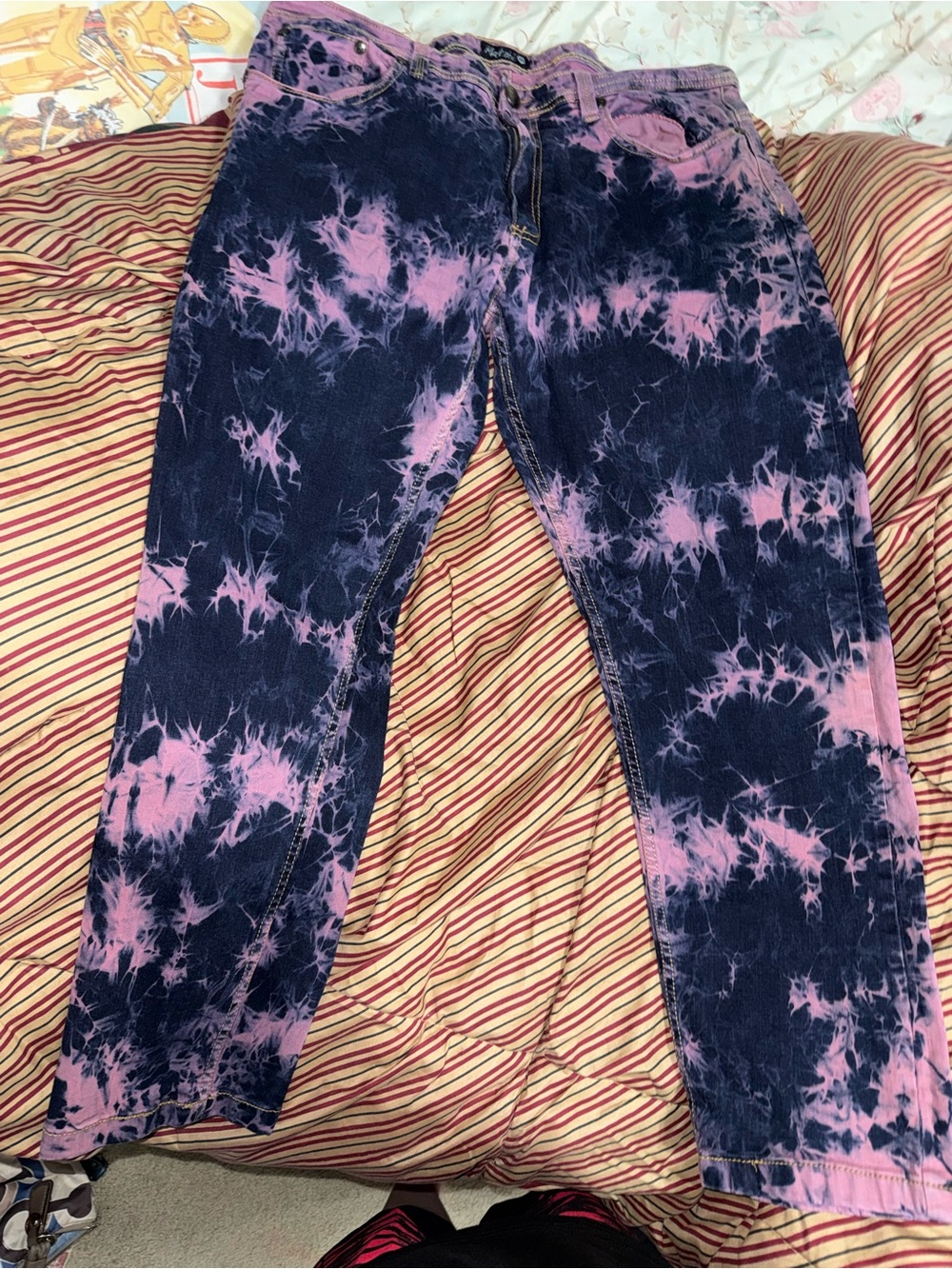 Makobi Men’s Tie-Dye Navy and Pink Jeans Preloved Preowned 38x32